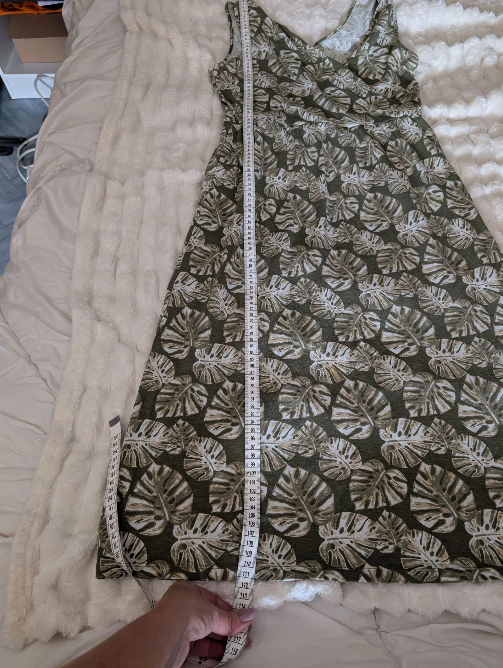 Magnífico vestido longo fluido cáqui estampado monstera / tropical tamanho M – photo 9